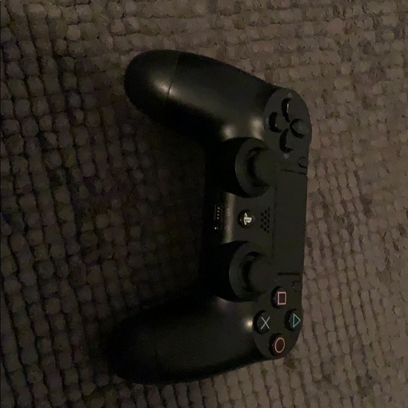 Ps4 controller only need 1 - Picture 1 of 2
